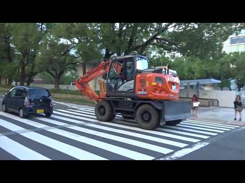 HITACHI ZX125W-6 走行シーン #ショベルカー タイヤユンボ - YouTube