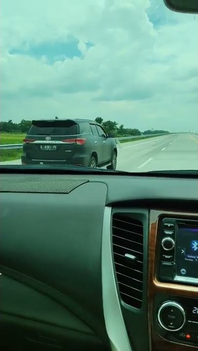 Pajero Sport vs Fortuner di Tol Madiun-Solo