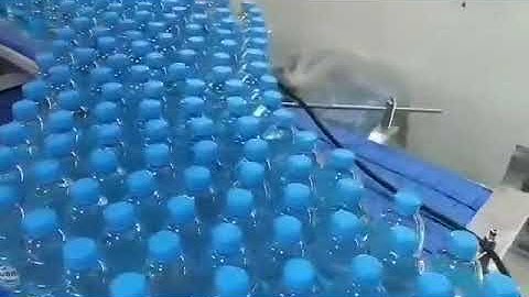 Modular belt conveyor for water bottle accumulation