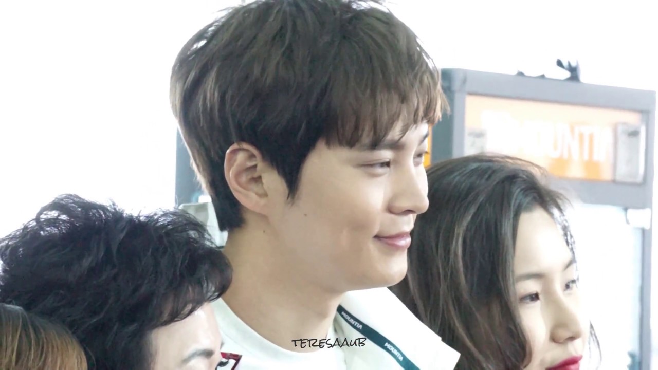 2017-03-19 Joo Won - Mountia Sign  Event at Daegu