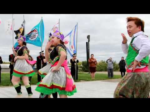 Video: Kev Ua Yeeb Yam Memorial hauv Krasnoyarsk: nco yuav nyob mus ib txhis