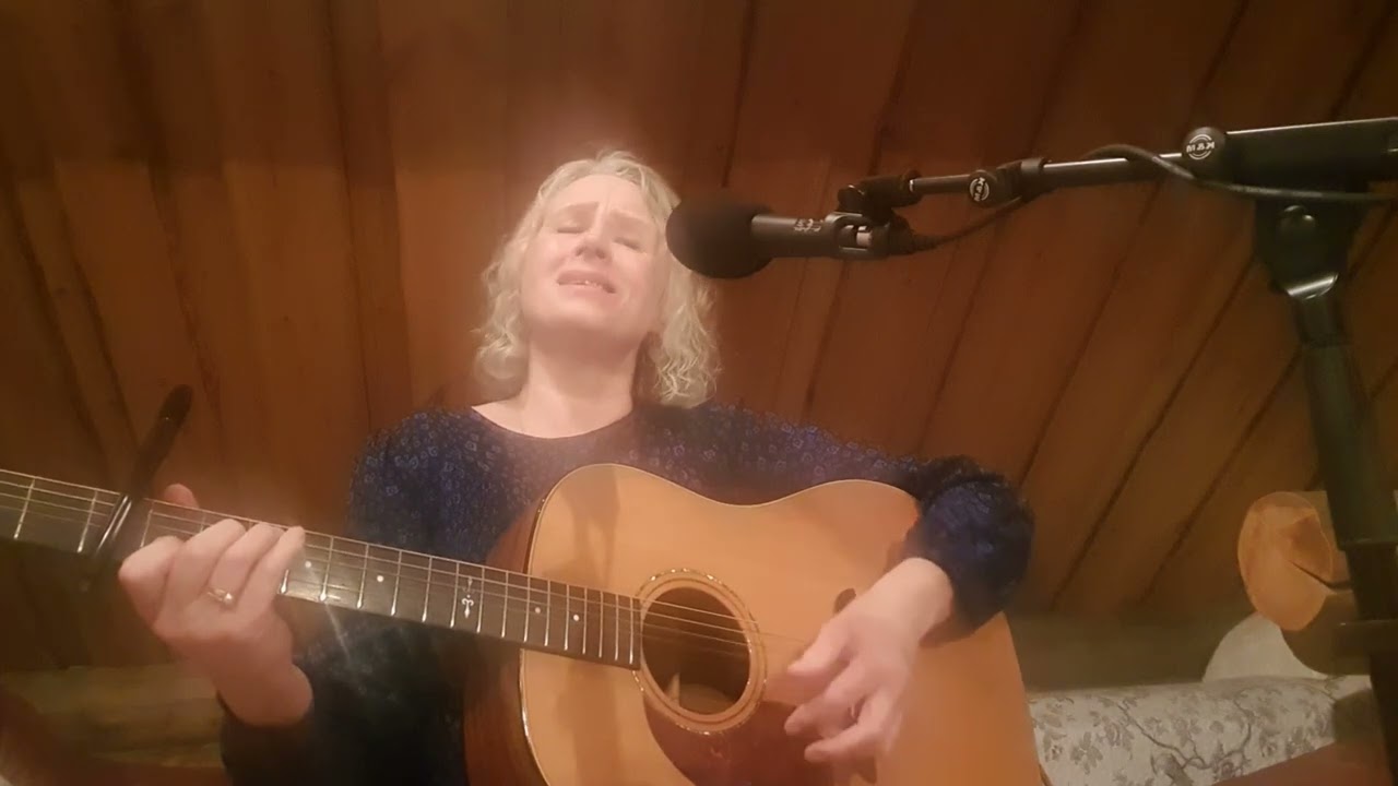 Yksin kuljen autiolla tiellä