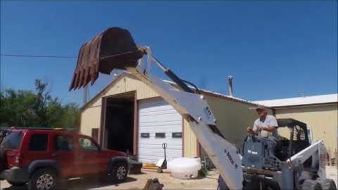 Bobcat 811 skid steer backhoe for sale | no-reserve Internet auction September 14, 2017