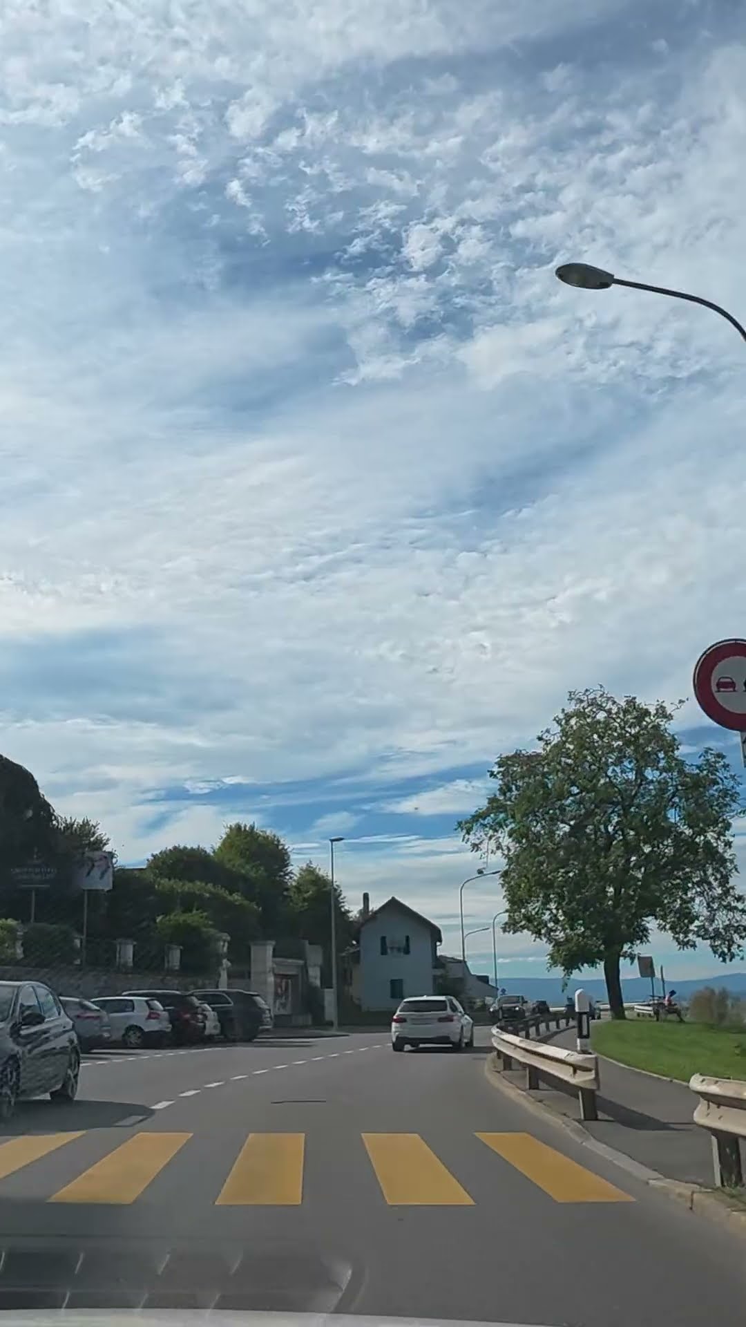 This Lake Geneva curve doesn't look real 🤯 it is, I checked #LakeGeneva #Évian #4KDrive