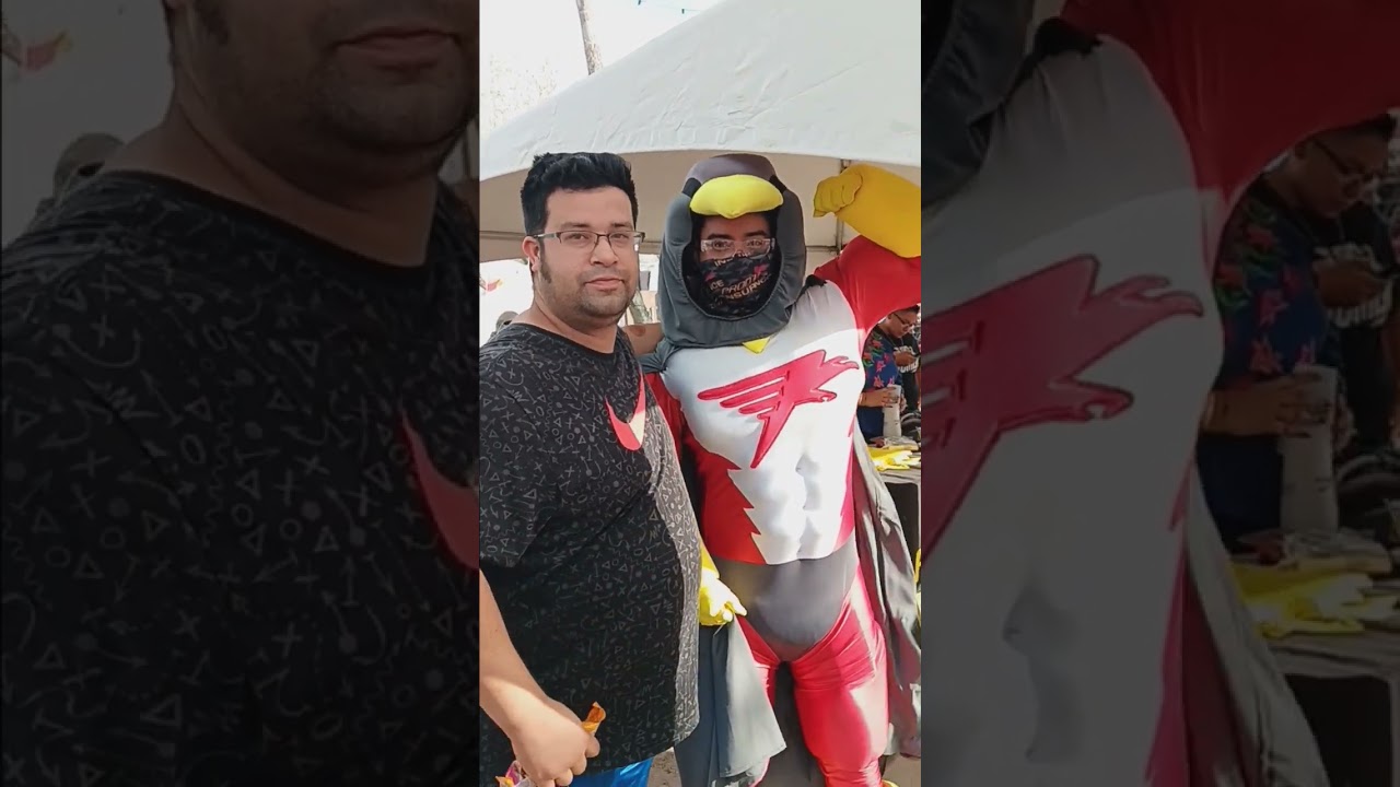 Pronto insurance mascot takes pictures with me and video's to