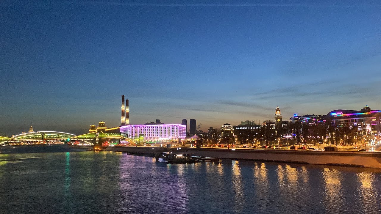 Масштабные перекрытия набережных парализовали движение в центре Москвы