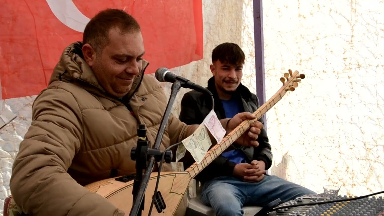 Medet ELÇİN (Var Bizim Köyde)