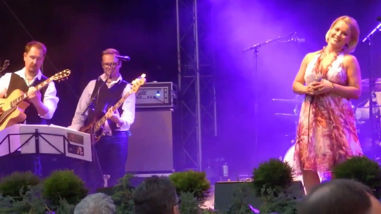 Seinäjoen Tangomarkkinat 2014. Tangokatu; Heidi Pakarinen, Pikku Midinetti