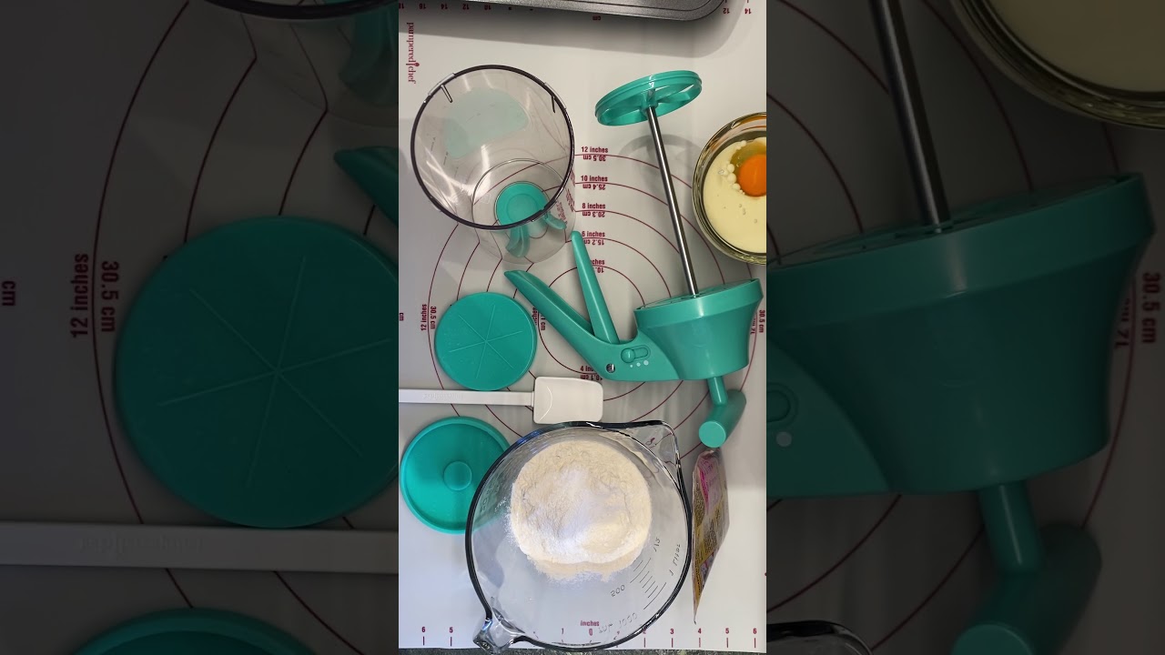 Paradiescreme-Muffins mit dem Teigmischer- und spender aus der Brownieform Deluxe von Pampered Chef