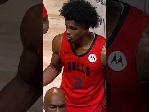 Jaylin Sellers takes charge in the huddle then THROWS DOWN 😤 #chicagobulls #nba #mustsee #highlights