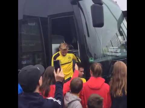 nachrichten meaning DFB-Pokalspiel: BVB-Mannschaft zum Training am Moselstadion I