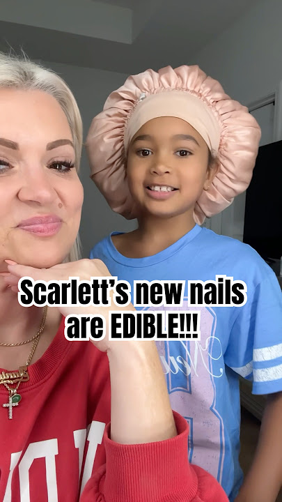 Lihat kuku baru Scarlett 🍇💅🏽 #lucu #celanapendek #scarlett
