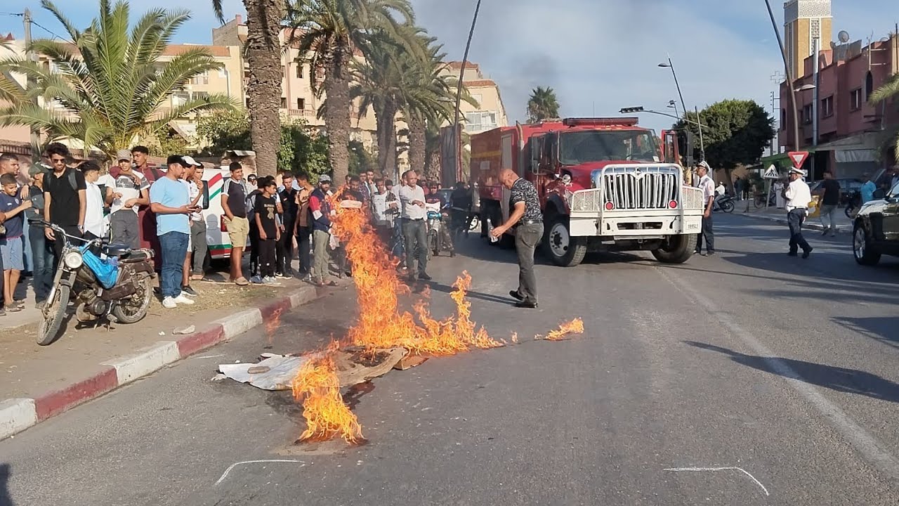 يا ربي السلامة..حادثة سير بين دراجة نارية وشاحنة من الحجم الكبير في بنسليمان