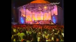 Video thumbnail of "Celia Cruz La Vida es un Carnaval"