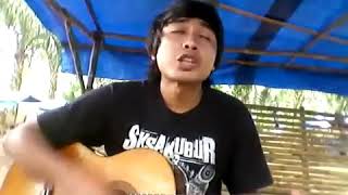 Ngakak!!!   Vidio lucu cowo nyanyi pake gitar😂