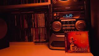 Sokağa Atılmış Bir Taş Gibiyim