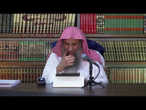 نصح ممرضات بلبس الواسع فهل يعود ويوضح لهن قصده؟