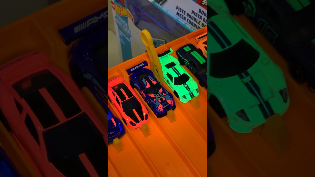 Hot Wheels Neon Speeders Drag Racing X Super 6-Lane Raceway 