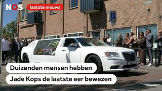 Thumbnail for Duizenden mensen bij erehaag voor overleden Jade Kops (19)