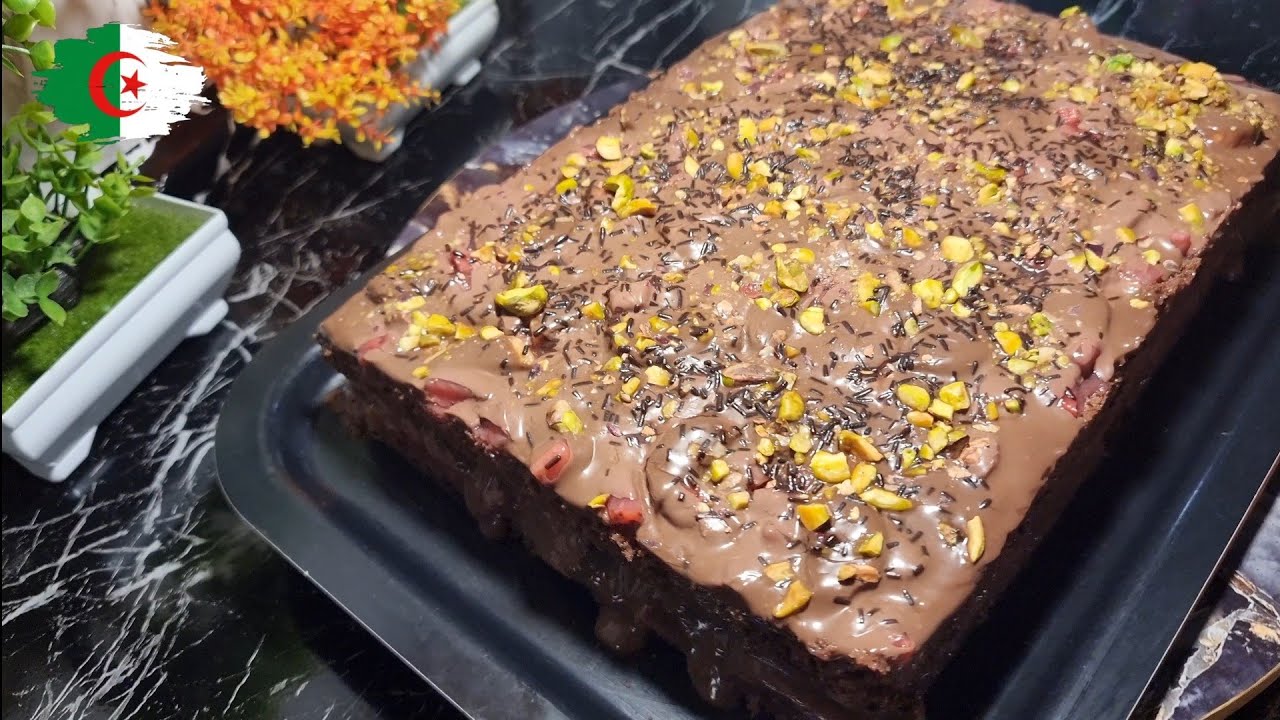 أروع وألذ كيكة بذوق الشوكولاطة و الفراولة .. بدون شونتيي .. بنة خرافية