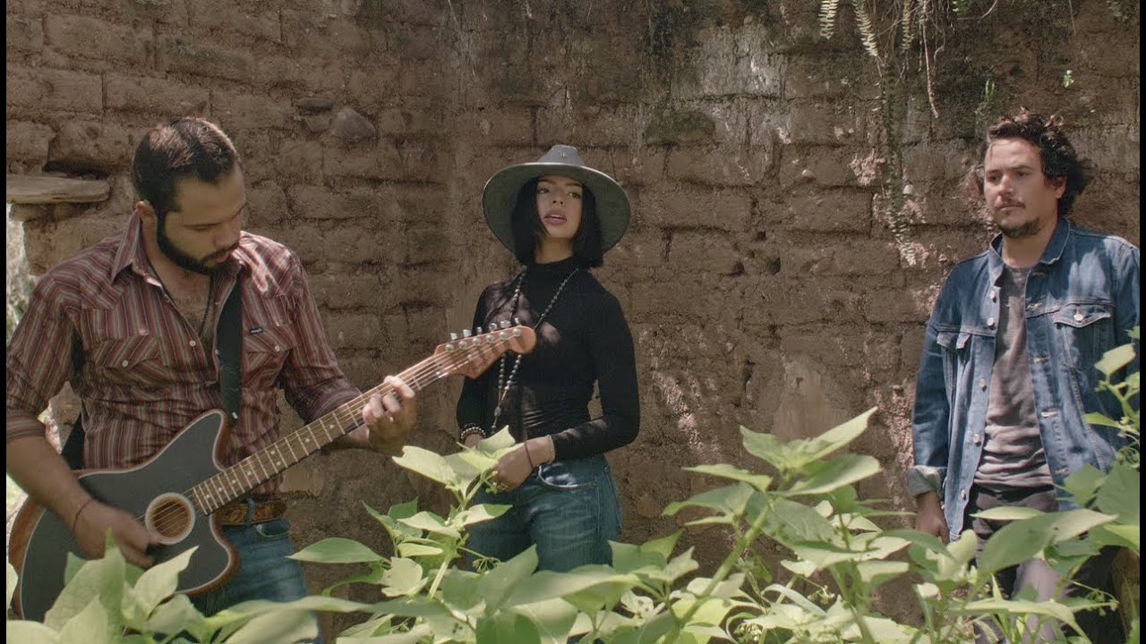 Andreu, Ángela Aguilar, Leonardo Aguilar - Aférrate A La Vida (Video Oficial)
