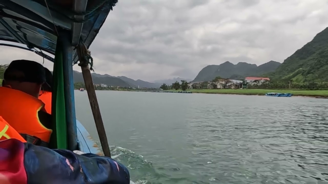 Cruising to Phòng Caves , Vietnam@huntforgold￼