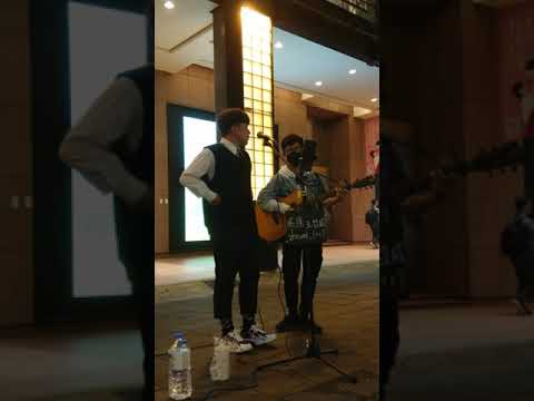 2020/04/25 街頭好聲音〖畢書盡 - 轉身之後〗cover  *魅力男聲組合《威廉（王哲威) + 吉他 紅雨（陳竤宇）》信義區香堤廣場