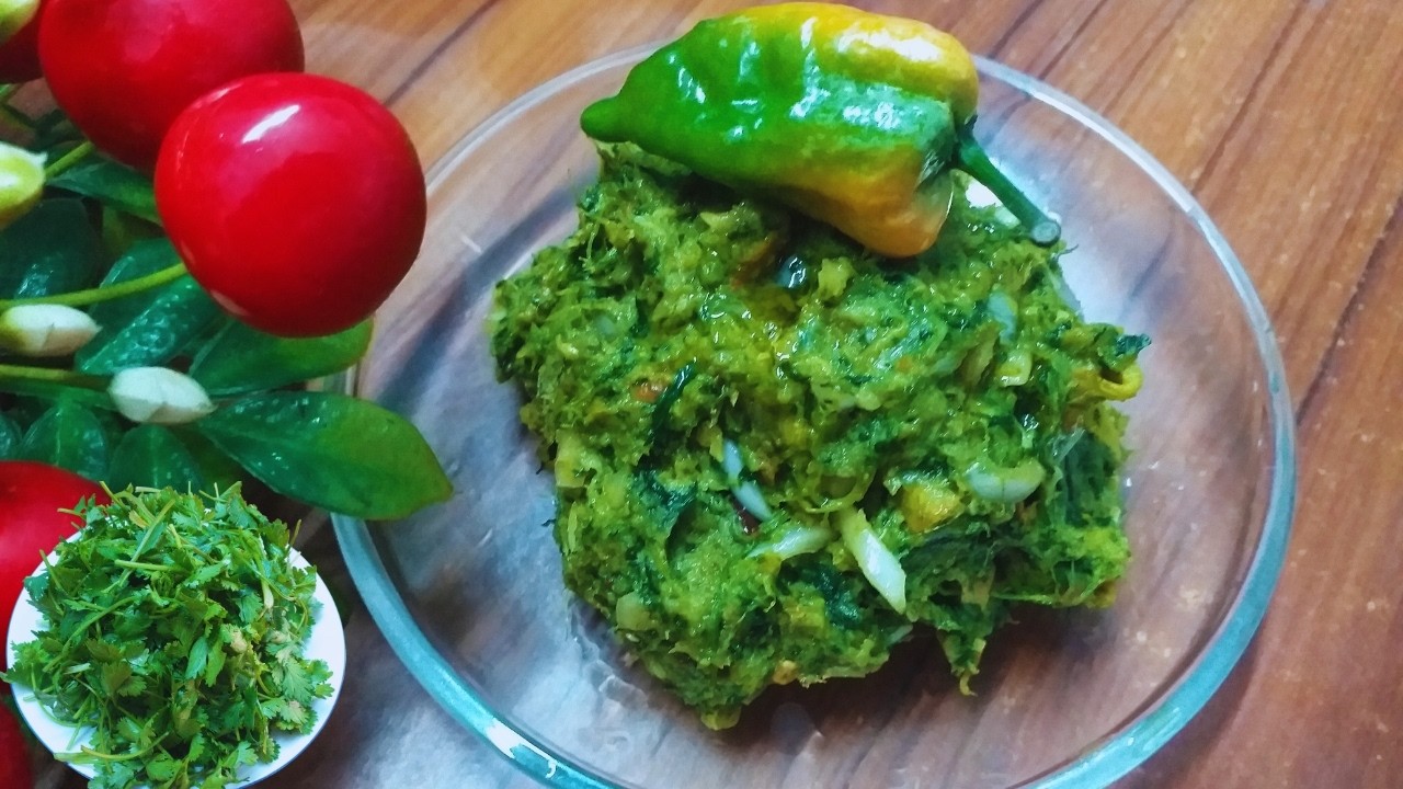 আঙ্গুল চেটে পুটে খাওয়ার মতো শীতের সুস্বাদু ধনিয়া পাতা ভর্তা | dhone patar vorta |dhoniya pata bhorta