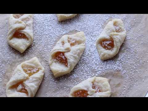 Cream cheese and orange pastry (kolaches) video