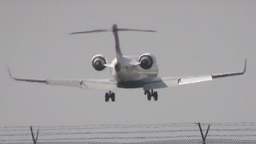 Delta Connection CRJ-700 landing at LAX