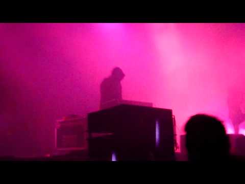 Crystal Castles - Reckless (Marion Bay 30.12.11)