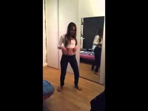 Pustoaica danseaza pe manele criminal