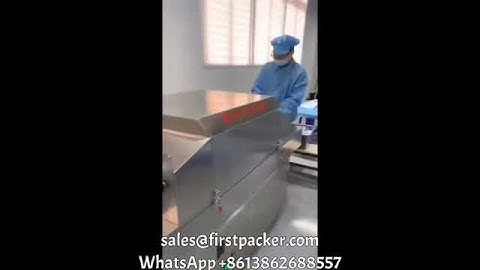 three layers medical disposable face mask UV sterilization machine,Una máscara médica desechable