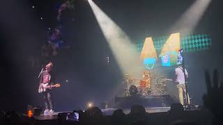 Blink 182 - EDGING (live)