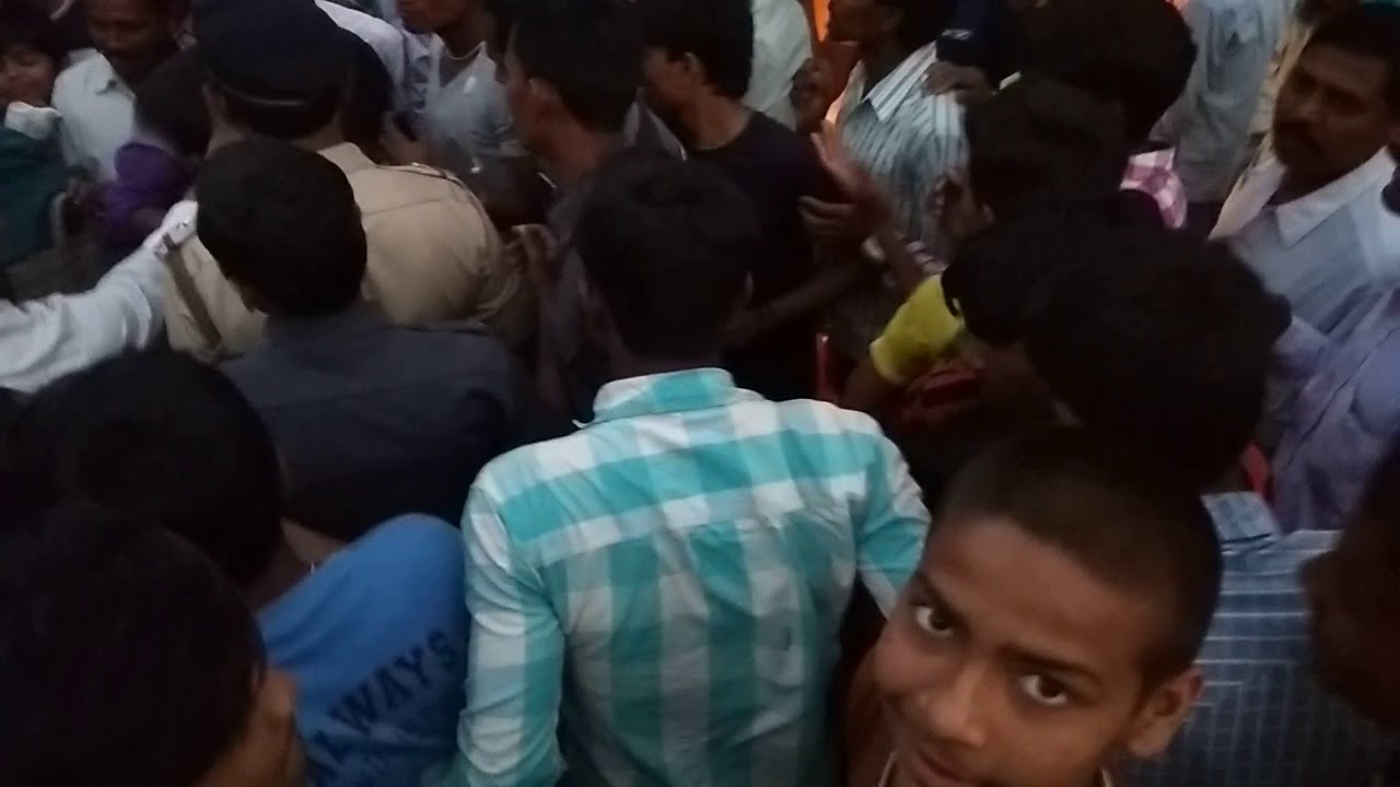 Strike in paranpur for ration in dealer shop