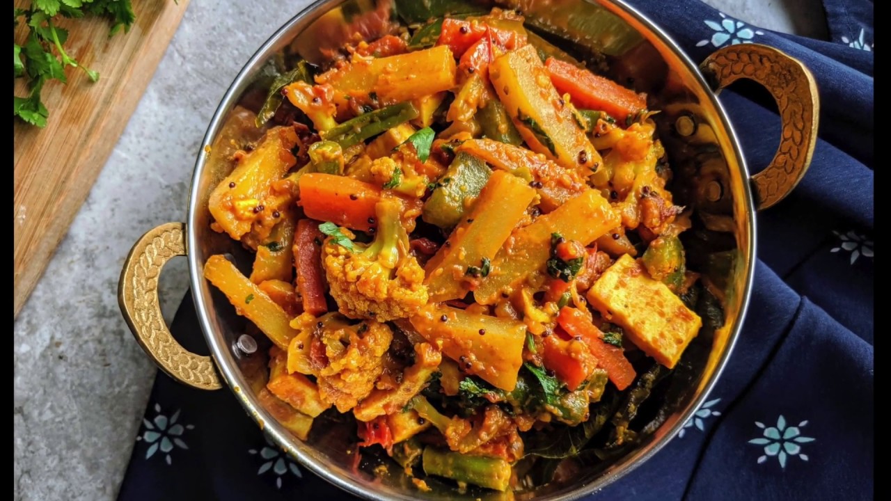 https://vegecravings.com/vegetable-jalfrezi-recipe social preview image