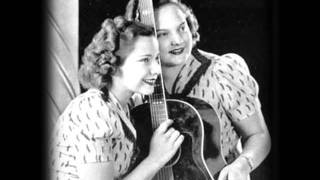 The DeZurik Sisters (Cackle Sisters) - Go To Sleep My Darling Baby (1950) chords