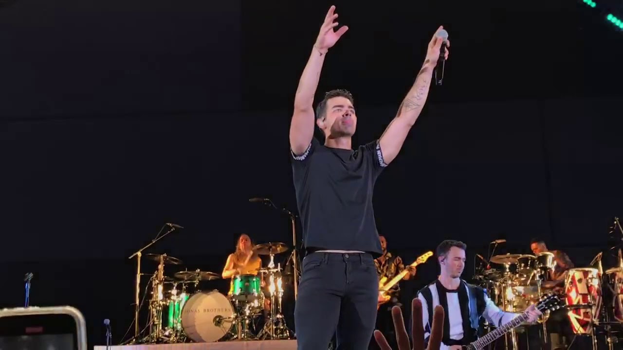 Jonas Brothers Medley = Mandy's Megamix (Hollywood Bowl 10/21)