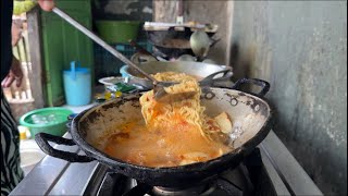 Download Lagu JUALAN MIE NYEMEK 14 RIBU PAKE DAGING, KANTINNYA SEPI PUNDAH KEMARI! MP3