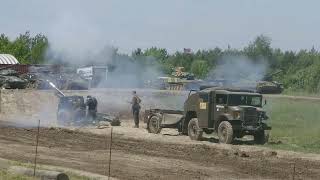 25-pounder gun in action