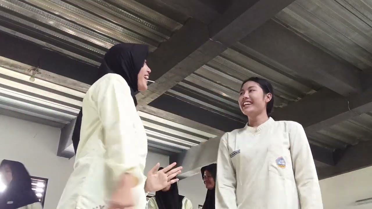 Najla latihan tamborin📯