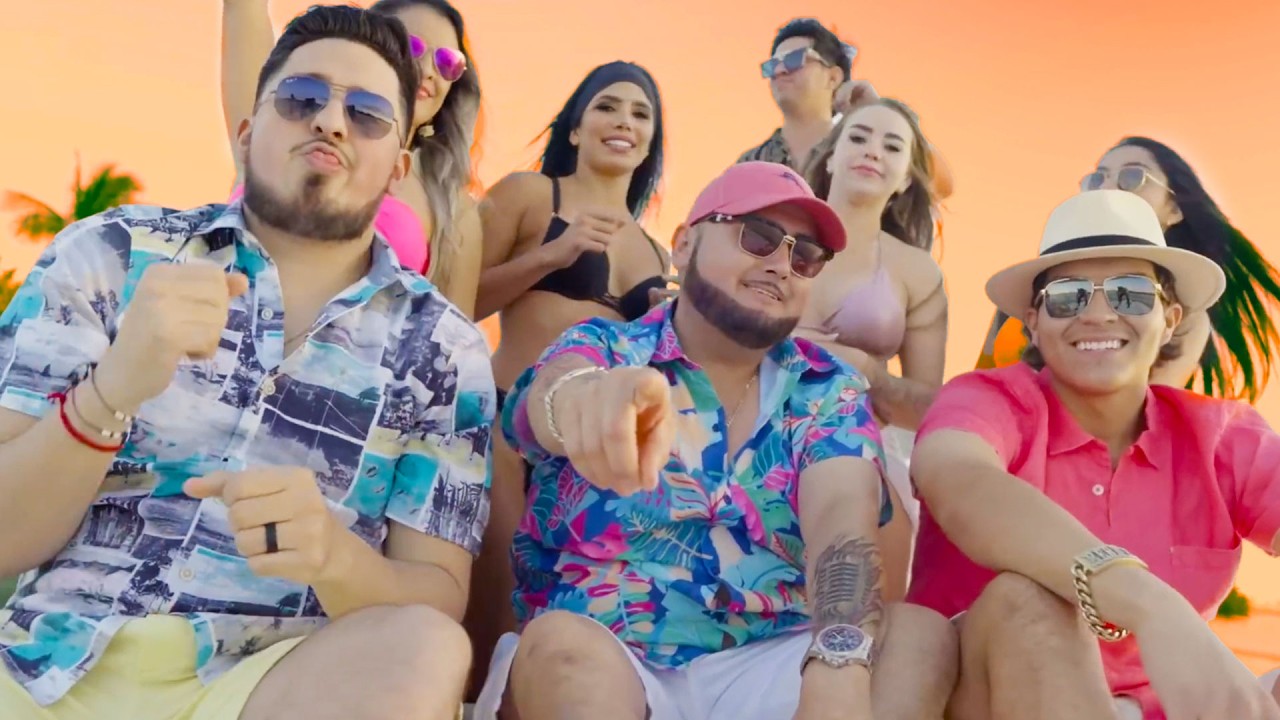 Grupo Bryndis Ft. La Fiera De Ojinaga - Bailando