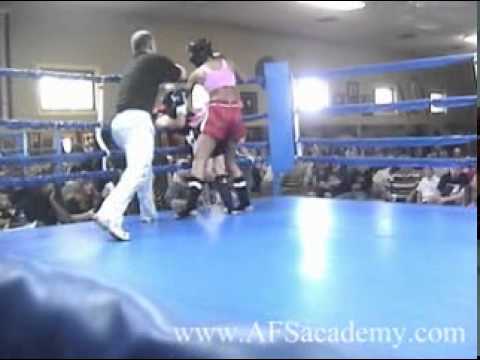 Gina Begley VS Jen Renkin, US Muay Thai Nationals, 5-20-2010 Highlights