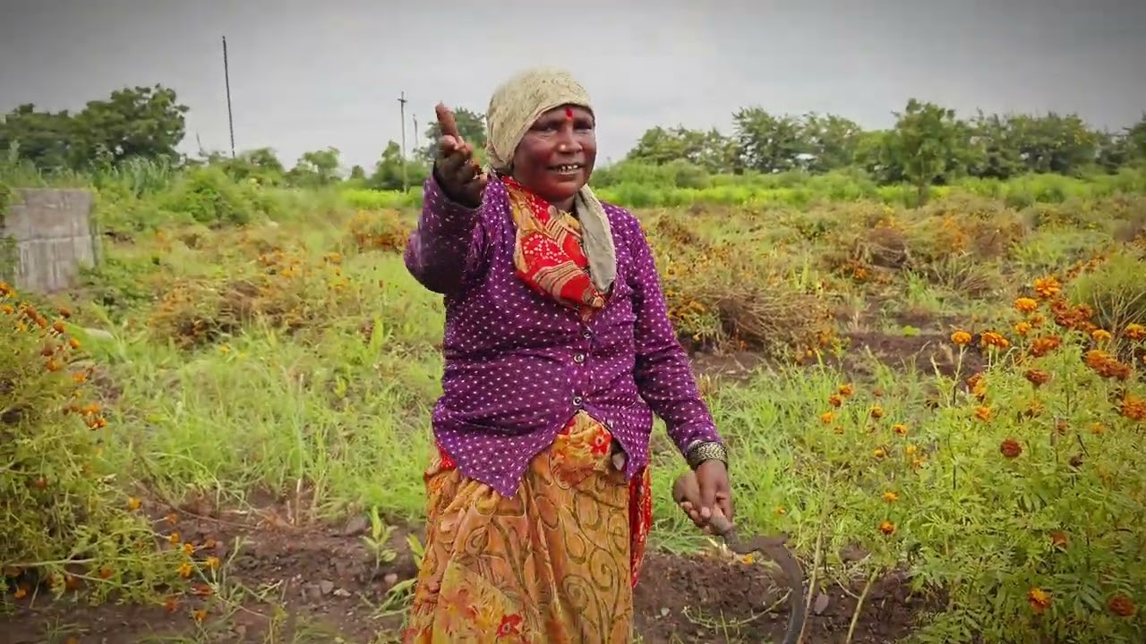 यंग पिढीच्या पोराच्या लग्नावर, गाणं म्हणलं आईने, एकदा नक्की ऐका 😊🤗