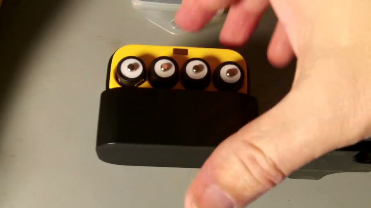 Обзор: Набор из 8 литиевых перезаряжаемых батареек AA от RayHom и 4-портовое зарядное устройство ...