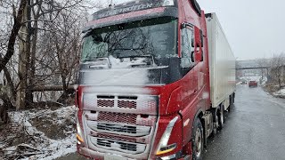 Снегопад на Байкале.Буксуем но едем.VOLVO FH 540 POV