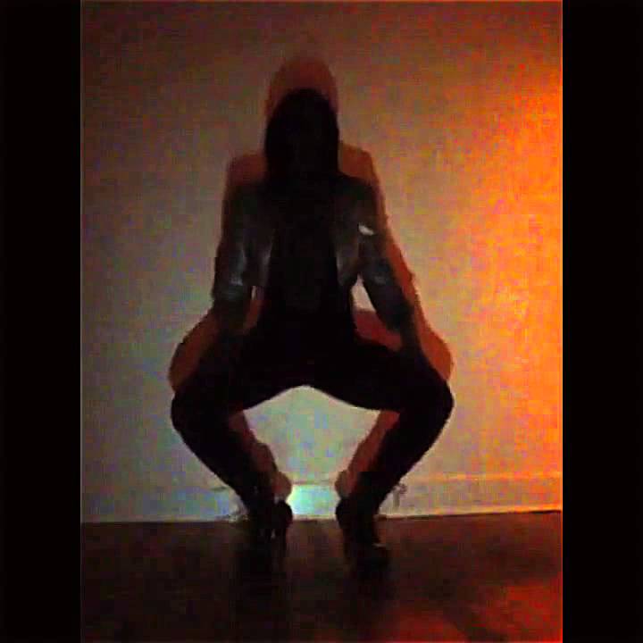 Move bitch twerk