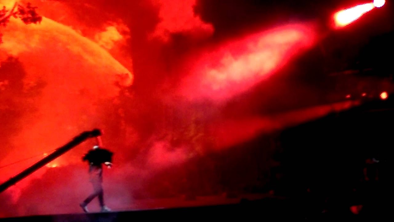 Drake performing HYFR @ Wireless Festival 2015