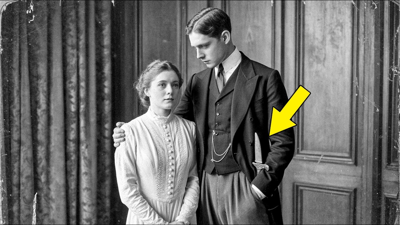 В 1904 году жених держит невесту за руку — пока то, что появляется в его кармане, не меняет всё.