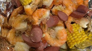 Eating a Seafood boil from Facebook Marketplace made by personal Chef #foodreview 